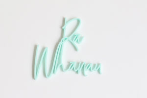 Rā Whānau Cupcake Cake Word